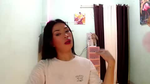 Snapshot of foxxygirly_ chatting on 06-06-26, 01:27 Eva Violet online show from 06-06-26, 01:27