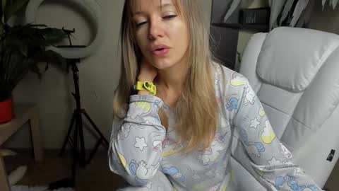 Foxy online show from 09-18-25, 12:23