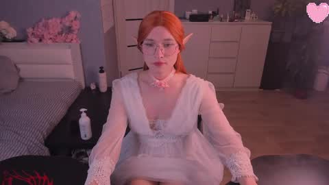 Snapshot of foxy_jpg chatting on 05-09-26, 10:04 Sue online show from 05-09-26, 10:04