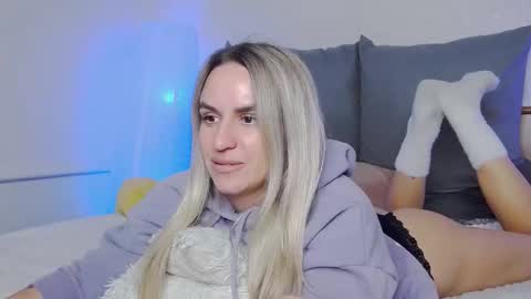 Foxy Kimmi online show from 11-25-25, 06:35