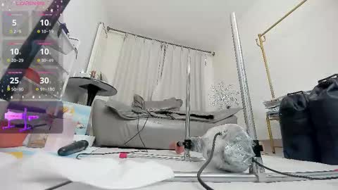 yiyi online show from 12-18-25, 12:00