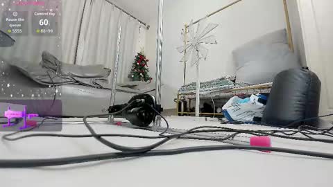 yiyi online show from 12-21-25, 12:01