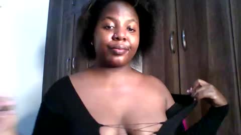 Snapshot of foxykay1 chatting on 10-04-25, 04:21 Kayla online show from 10-04-25, 04:21