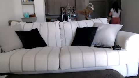 Snapshot of fragilemasochist chatting on 01-04-25, 04:43 Angel online show from 01-04-25, 04:43