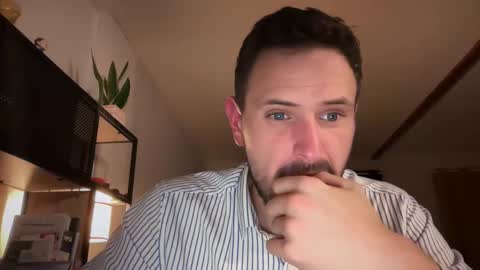 Snapshot of fraisetagada359 chatting on 11-17-25, 09:42 fraisetagada359 online show from 11-17-25, 09:42