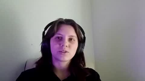 Snapshot of francescabatrez chatting on 06-17-26, 11:34 Lily online show from 06-17-26, 11:34