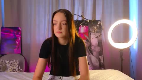 Snapshot of francessmason chatting on 02-21-26, 07:42 Marybrown eye Katy gray eye online show from 02-21-26, 07:42