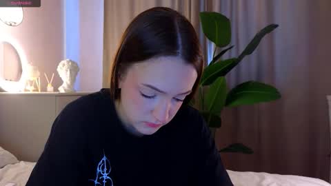 Snapshot of francessmason chatting on 03-03-26, 06:19 Marybrown eye Katy gray eye online show from 03-03-26, 06:19