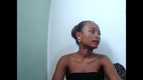Snapshot of francine925426 chatting on 05-31-26, 08:54 francine925426 online show from 05-31-26, 08:54