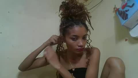 Snapshot of francinoli chatting on 05-12-26, 05:59 Francinoli online show from 05-12-26, 05:59