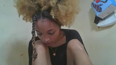 Snapshot of francinoli chatting on 05-16-26, 05:26 Francinoli online show from 05-16-26, 05:26