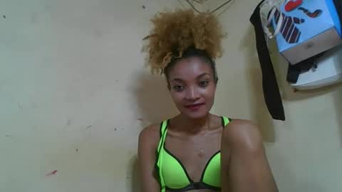 Snapshot of francinoli chatting on 05-17-26, 01:18 Francinoli online show from 05-17-26, 01:18