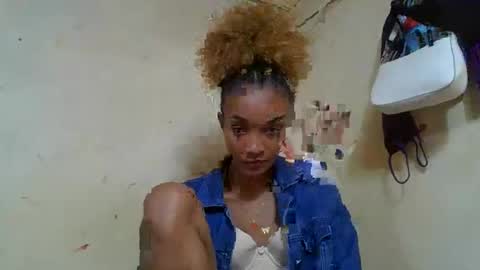 Snapshot of francinoli chatting on 05-20-26, 05:19 Francinoli online show from 05-20-26, 05:19