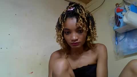 Snapshot of francinoli chatting on 05-30-26, 05:48 Francinoli online show from 05-30-26, 05:48