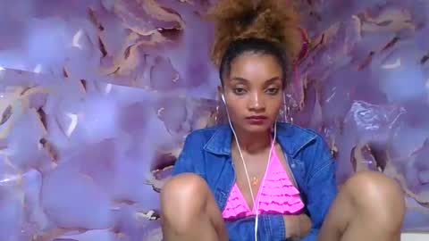 Snapshot of francinoli chatting on 06-08-26, 02:06 Francinoli online show from 06-08-26, 02:06