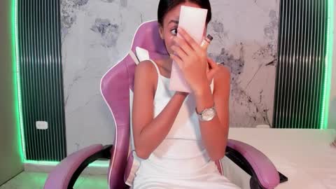 Laura online show from 02-12-26, 07:31