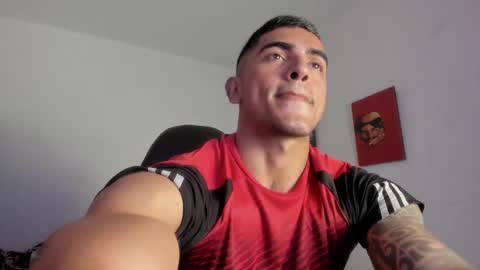 Snapshot of franco_ruiz_ chatting on 03-18-26, 12:36 franco online show from 03-18-26, 12:36