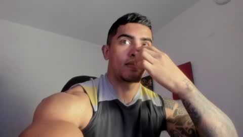 Snapshot of franco_ruiz_ chatting on 04-18-26, 11:36 franco online show from 04-18-26, 11:36