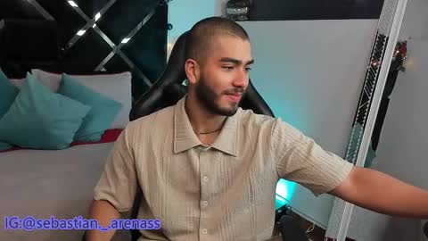 Snapshot of francobanderas1 chatting on 12-20-25, 03:41 FRANCO online show from 12-20-25, 03:41