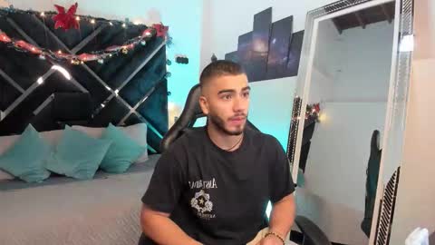 Snapshot of francobanderas1 chatting on 01-06-26, 12:53 FRANCO online show from 01-06-26, 12:53