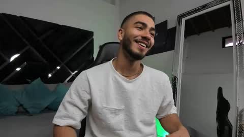 Snapshot of francobanderas1 chatting on 01-09-26, 08:43 FRANCO online show from 01-09-26, 08:43