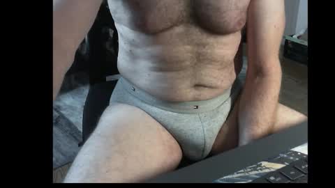 Snapshot of francois4059 chatting on 09-10-25, 01:22 Franois online show from 09-10-25, 01:22