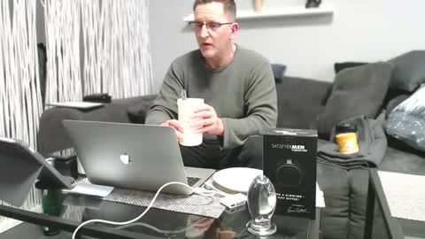 Snapshot of frank49m chatting on 02-12-25, 01:37 Frank online show from 02-12-25, 01:37