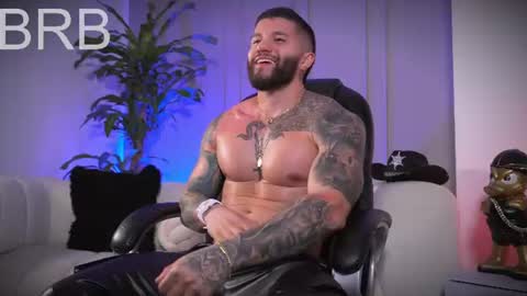 Snapshot of frankfarrellx chatting on 07-06-26, 10:12 Frank Farrell. Hey remember to give me a thumbs up Ty online show from 07-06-26, 10:12