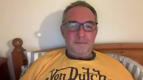 Snapshot of franksgreat chatting on 02-15-26, 06:15 franksgreat online show from 02-15-26, 06:15