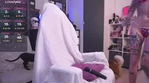 Snapshot of fraulein_mooon chatting on 06-13-26, 09:57 Asya UwU online show from 06-13-26, 09:57