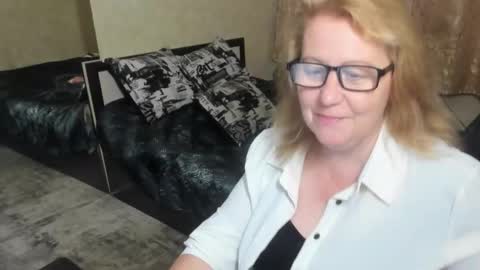 Snapshot of fraumartha chatting on 11-08-25, 01:33 FrauMartha online show from 11-08-25, 01:33