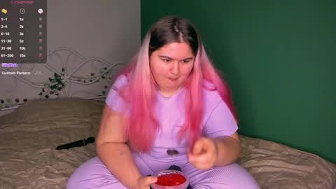 Snapshot of freakcute_friends chatting on 01-14-25, 02:00 Alice online show from 01-14-25, 02:00