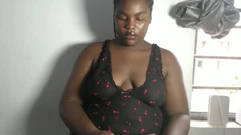 Snapshot of freakie_clit chatting on 12-04-24, 10:35 pandora online show from 12-04-24, 10:35