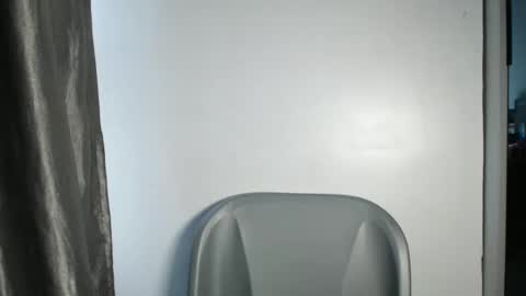 Snapshot of freakie_clit chatting on 12-17-24, 08:12 pandora online show from 12-17-24, 08:12