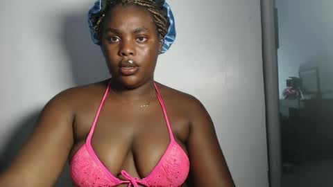 Snapshot of freakie_clit chatting on 12-19-24, 08:23 pandora online show from 12-19-24, 08:23