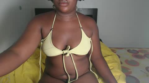 Snapshot of freakie_clit chatting on 12-28-24, 01:28 pandora online show from 12-28-24, 01:28