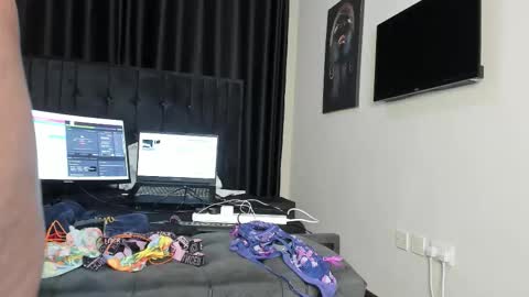 Sandra online show from 11-30-25, 06:45