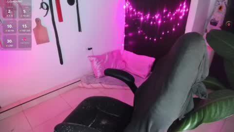 Snapshot of freaky_lia chatting on 04-27-26, 11:36 Lia Gomez online show from 04-27-26, 11:36