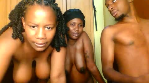 Snapshot of freakyg292511 chatting on 12-04-25, 12:03 freakyg292511 online show from 12-04-25, 12:03