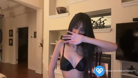 Snapshot of freakyprincess777 chatting on 12-16-24, 06:10 princess online show from 12-16-24, 06:10