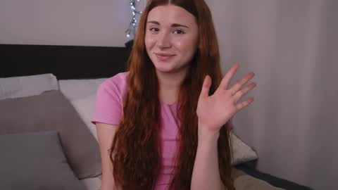 Snapshot of freckle_diyana chatting on 09-23-25, 06:05 Diyana online show from 09-23-25, 06:05