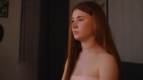 Snapshot of freckle_diyana chatting on 09-26-25, 09:41 Diyana online show from 09-26-25, 09:41