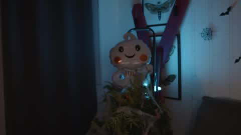 Snapshot of freckle_diyana chatting on 10-28-25, 04:09 Diyana online show from 10-28-25, 04:09