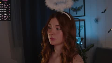 Snapshot of freckle_diyana chatting on 10-31-25, 04:08 Diyana online show from 10-31-25, 04:08