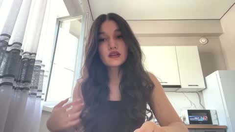 Snapshot of fredamedora chatting on 06-29-26, 05:03 Mia online show from 06-29-26, 05:03