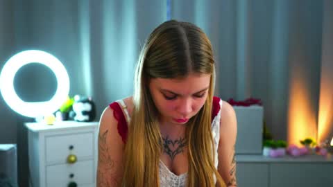 Hey im Olivia im glat to see you in mu room3 online show from 04-21-26, 02:23