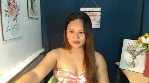 Snapshot of freesiaa chatting on 09-17-25, 12:12 Yesia online show from 09-17-25, 12:12