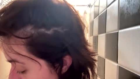 Snapshot of freethebirdclouds chatting on 09-10-25, 06:35 freethebirdclouds online show from 09-10-25, 06:35