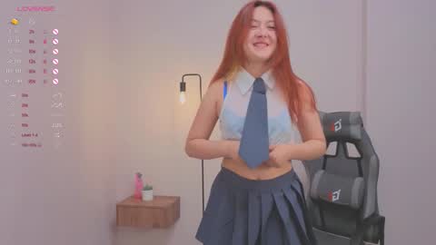 Snapshot of frencheseyes chatting on 10-19-25, 02:07 frencheseyes online show from 10-19-25, 02:07