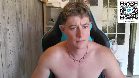 Snapshot of frenchhornybibs chatting on 06-17-26, 03:13 French Horny Bibs online show from 06-17-26, 03:13